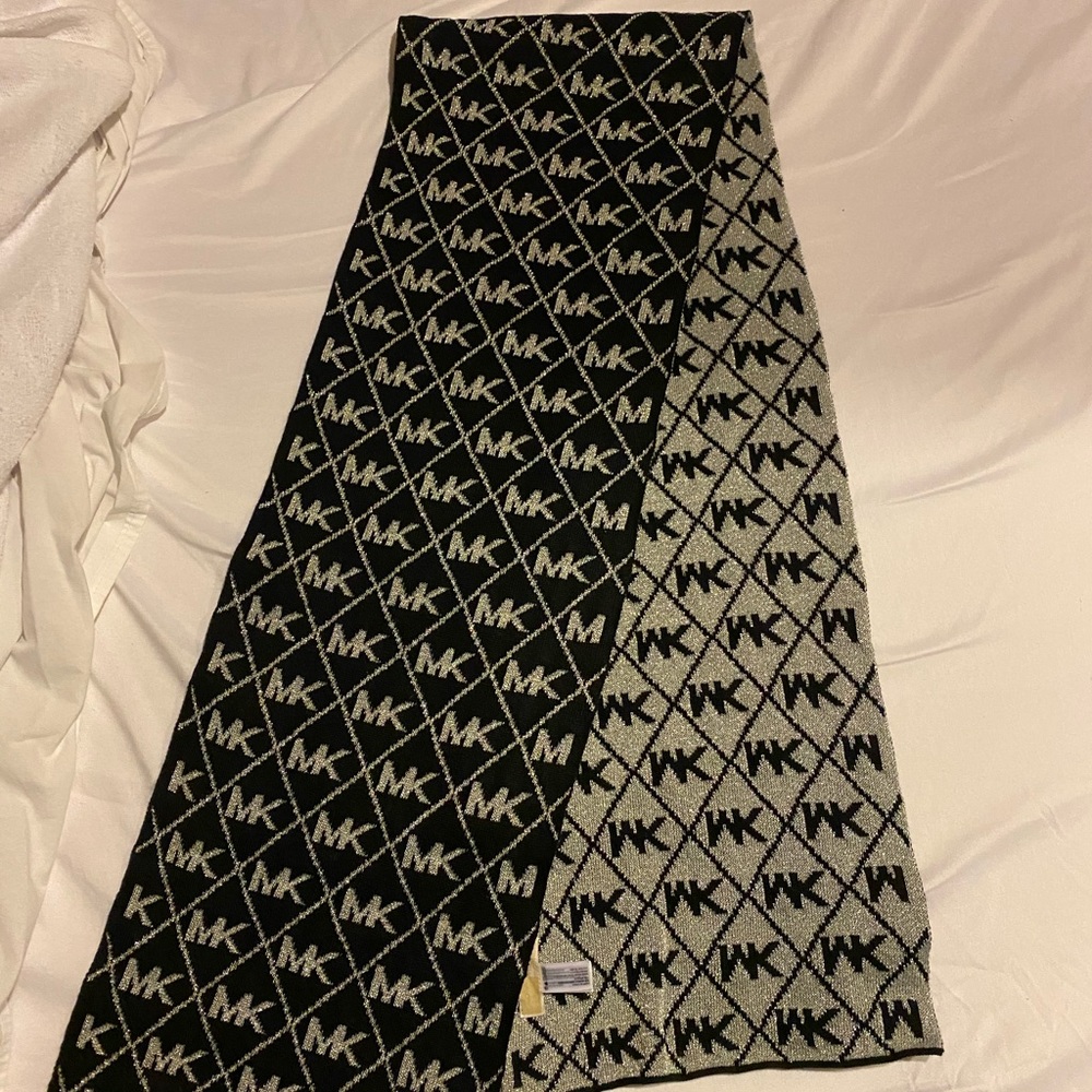 MK scarf